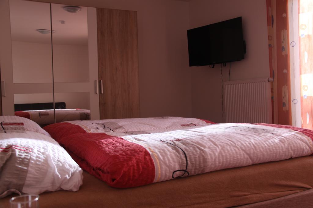 Guest House Krpole Brno Rum bild