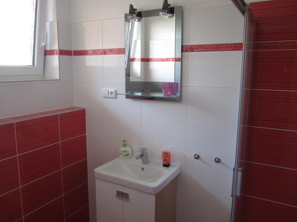 Guest House Krpole Brno Rum bild
