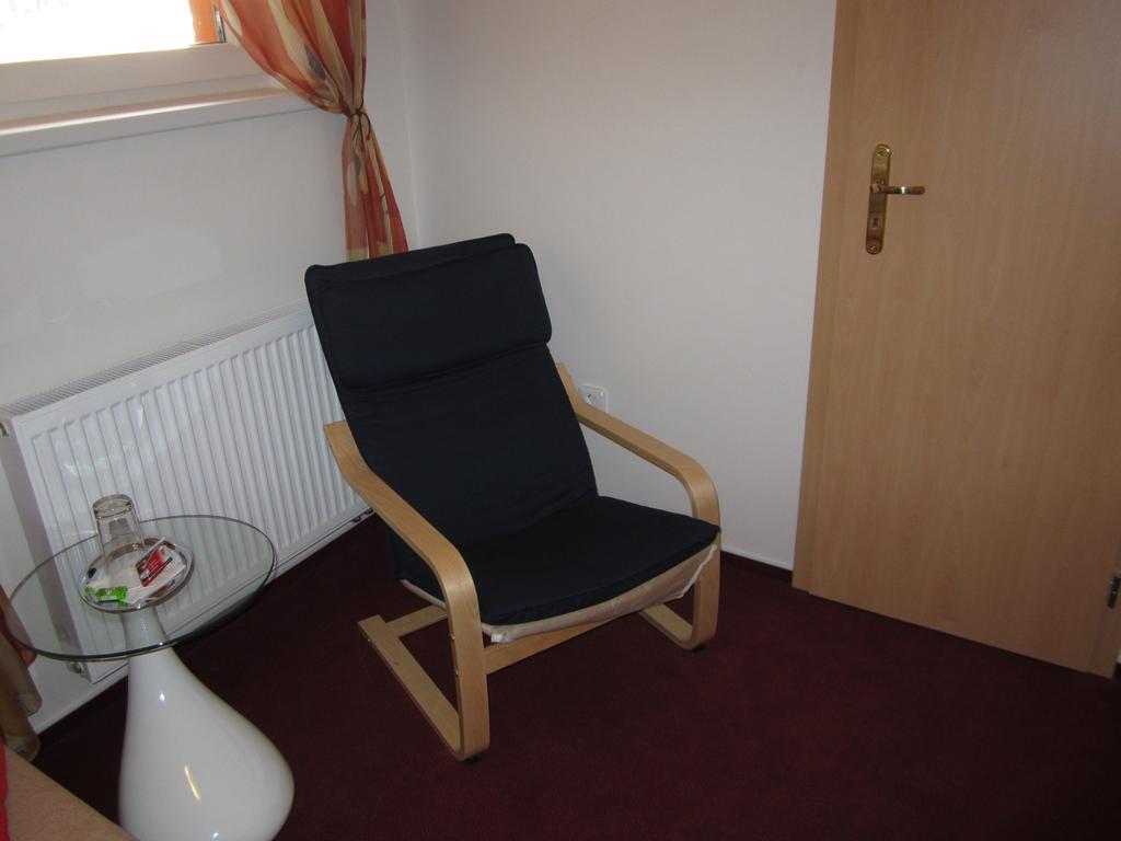 Guest House Krpole Brno Rum bild