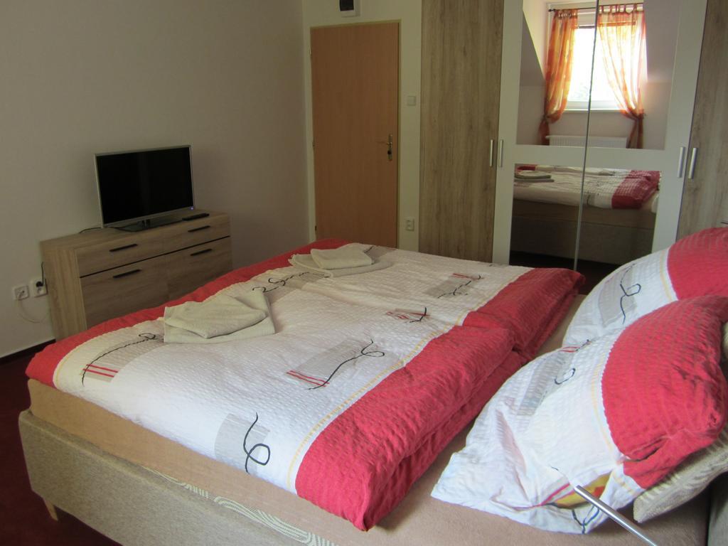 Guest House Krpole Brno Rum bild